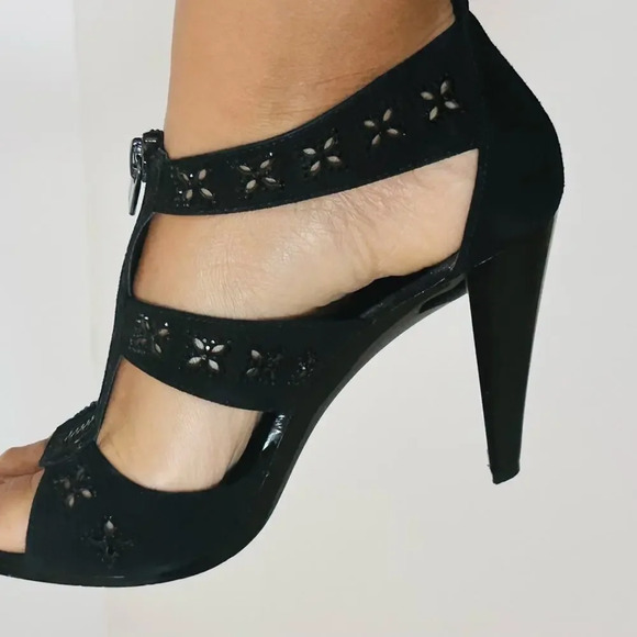 Michael Kors Berkley Floral T Strap Black Suede Sandal Size 7.5 - Picture 2 of 14